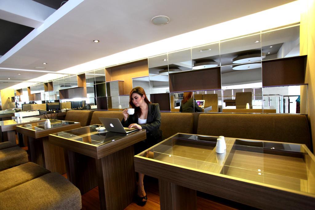Vio Hotel Pasteur Bandung Exteriör bild